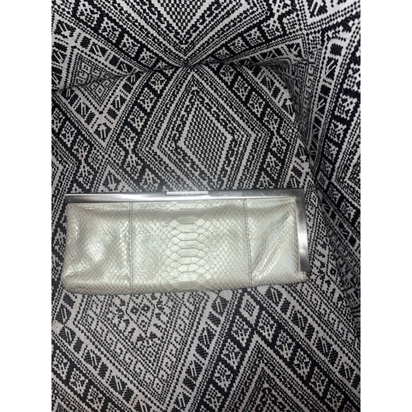 NEW Calvin Klein Mobwife Glam Snakeskin Clutch Iridescent Silver NWT Retail $125 - Picture 2 of 7